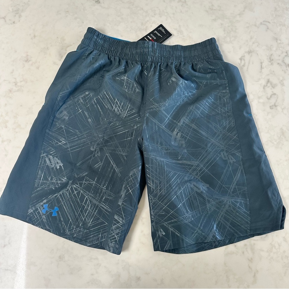 Under Armour Men's Woven Graphic Emboss Performance Shorts. Size Large